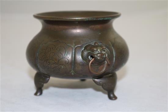 A Japanese or Chinese bronze tripod censer, 18th/19th century, weight 470g, width 12cm